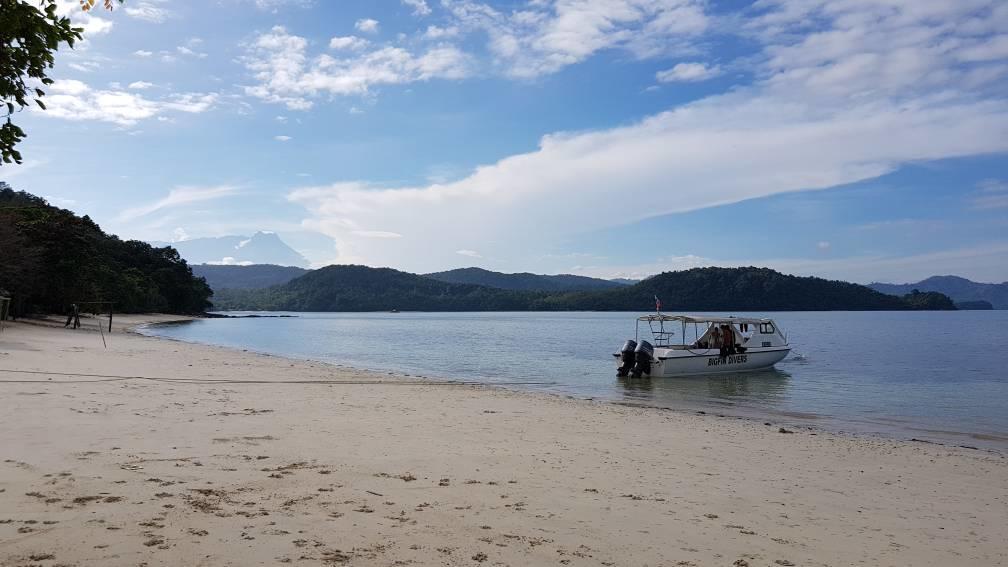 บิ๊กฟิน บีช รีสอร์ต Hotel Kota Belud ภายนอก รูปภาพ
